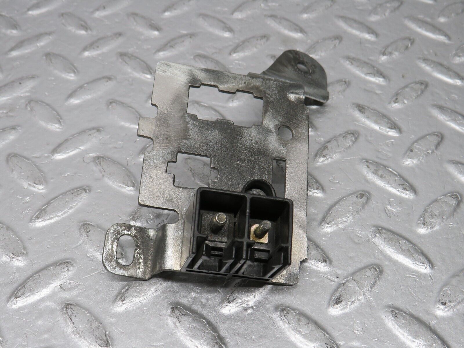 38137 Mercedes-Benz A124 320E Cabriolet Relay Holder Bracket