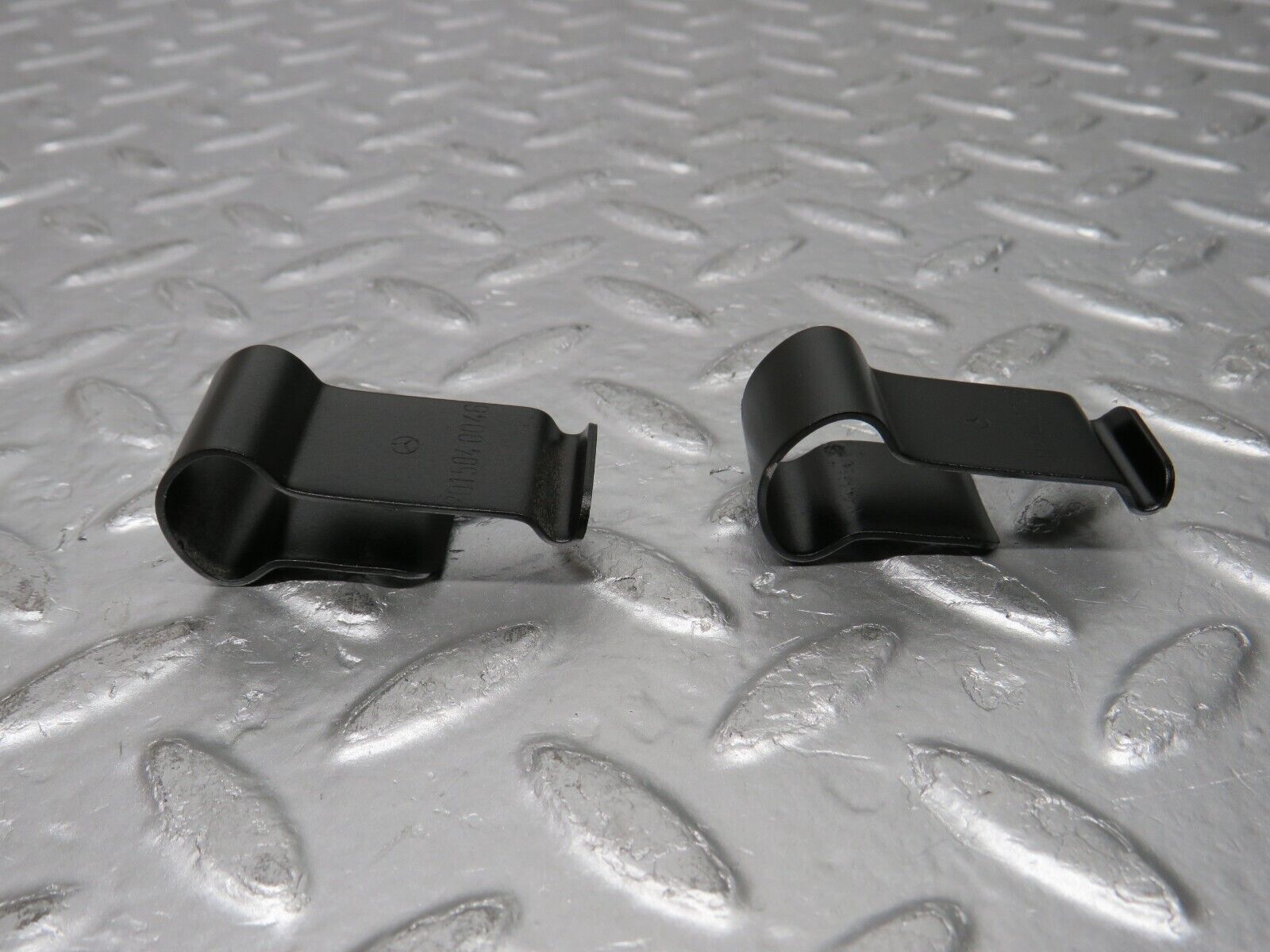 30394 Mercedes-Benz W124 230E Radiator Fan Shroud Holder Pair 2015040046