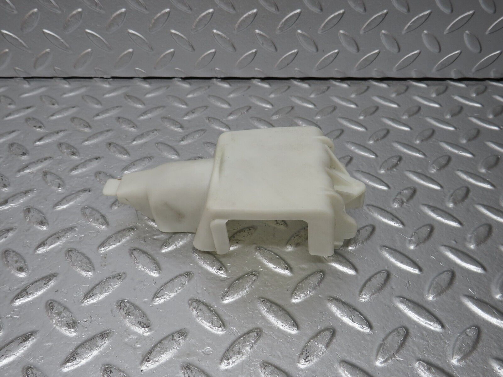 31223 Mercedes-Benz S124 220TE Rear Door Lock Vacuum Actuator Cover 1248050590