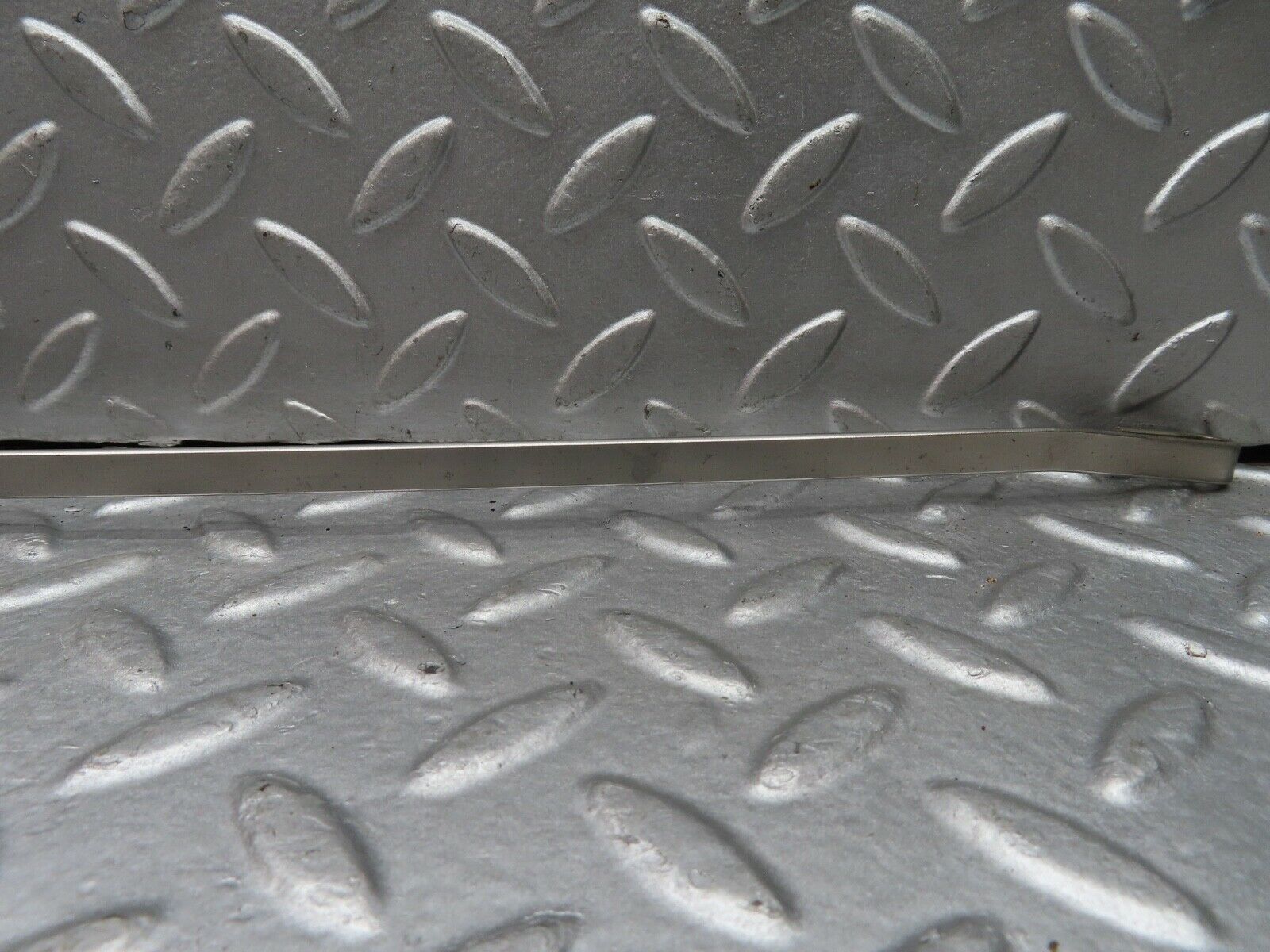 18275 Mercedes-Benz W111 220SE Coupe Wiper Arm Bosch Left Side 3399990553