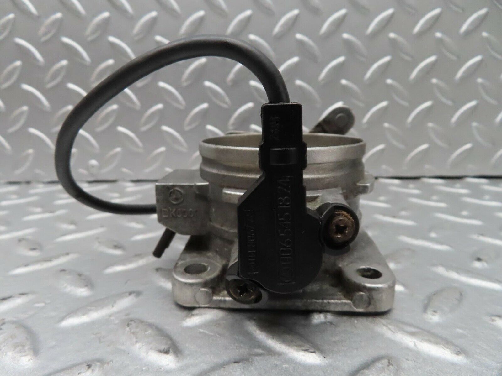 14611 Mercedes-Benz W201 190E Throttle Body Valve With Switch 0011409053