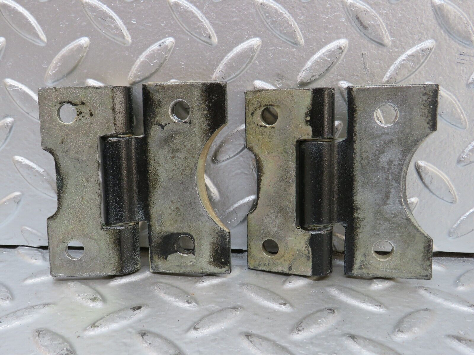 27236 Mercedes-Benz W123 280E Door Hinge Pair 1237200037