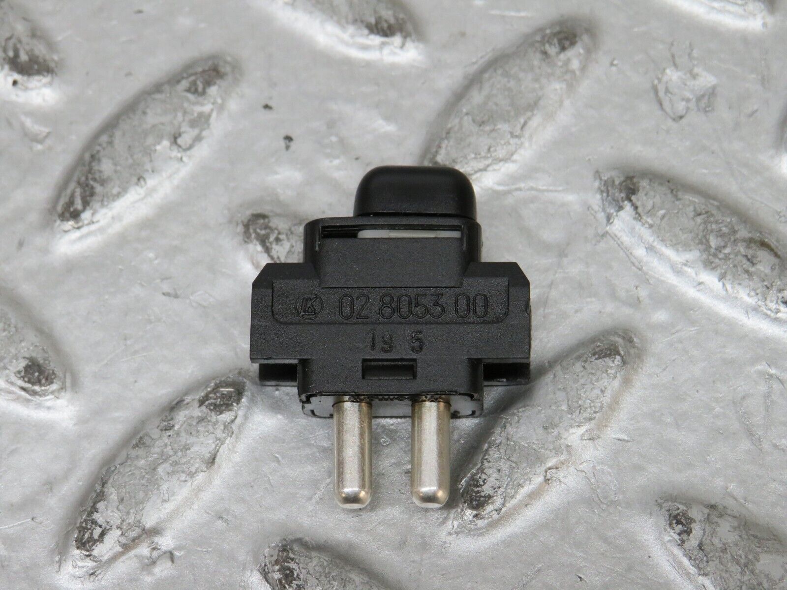 27700 Mercedes-Benz S124 300TE Wagon Child Lock Control Switch 1248204910