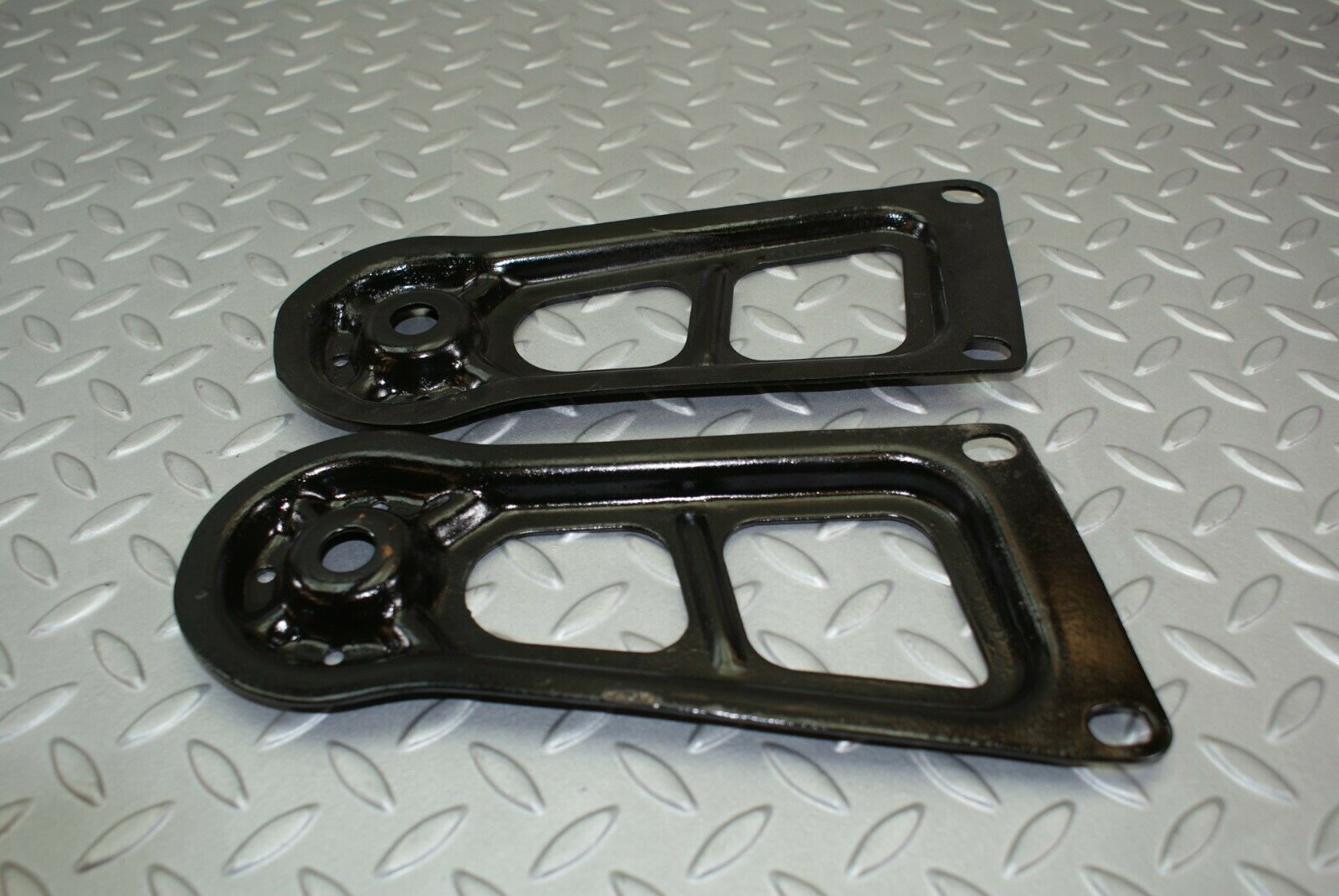 3207 Mercedes-Benz W115 220D Rear Suspension Axle Mounting Bracket