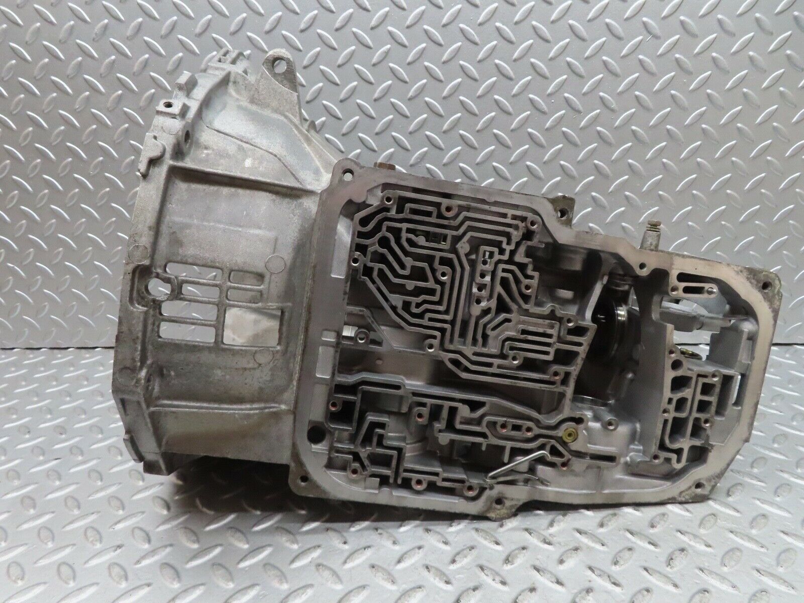 17849 Mercedes-Benz W123 230E Automatic Transmission Housing 1232705201
