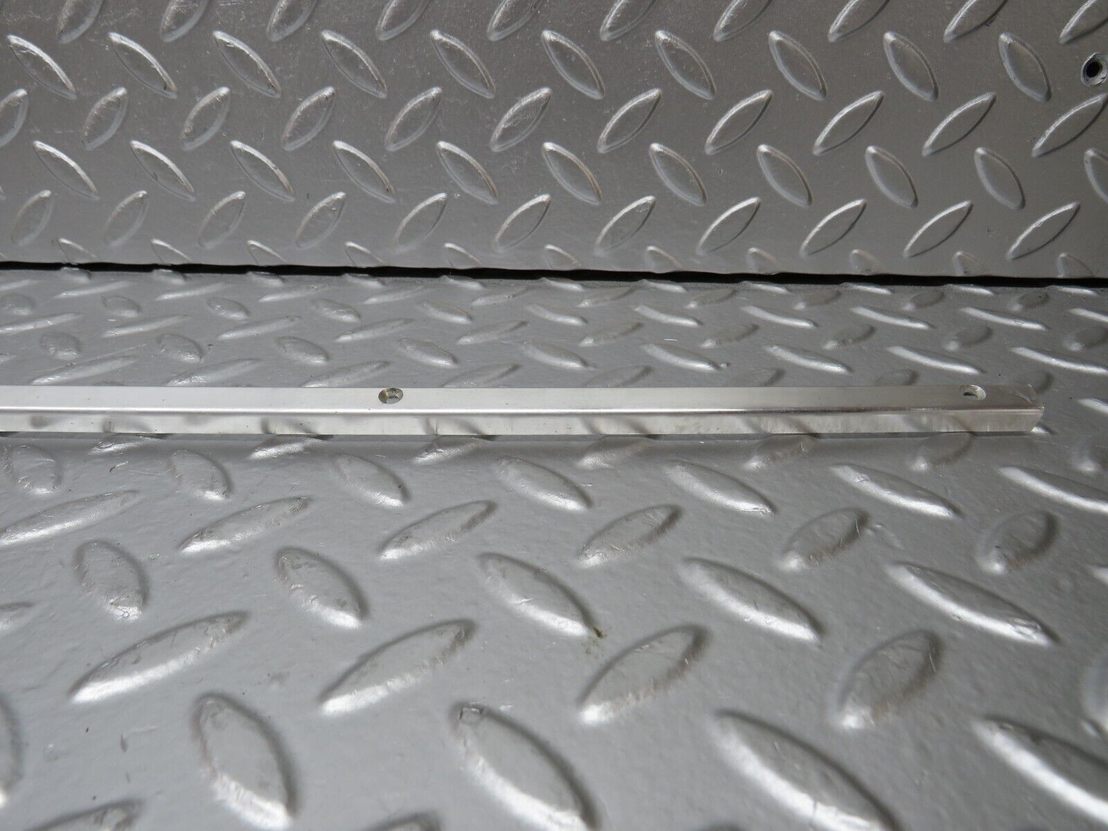 31268 Mercedes-Benz S124 220TE Wagon Sunroof Chrome Trim