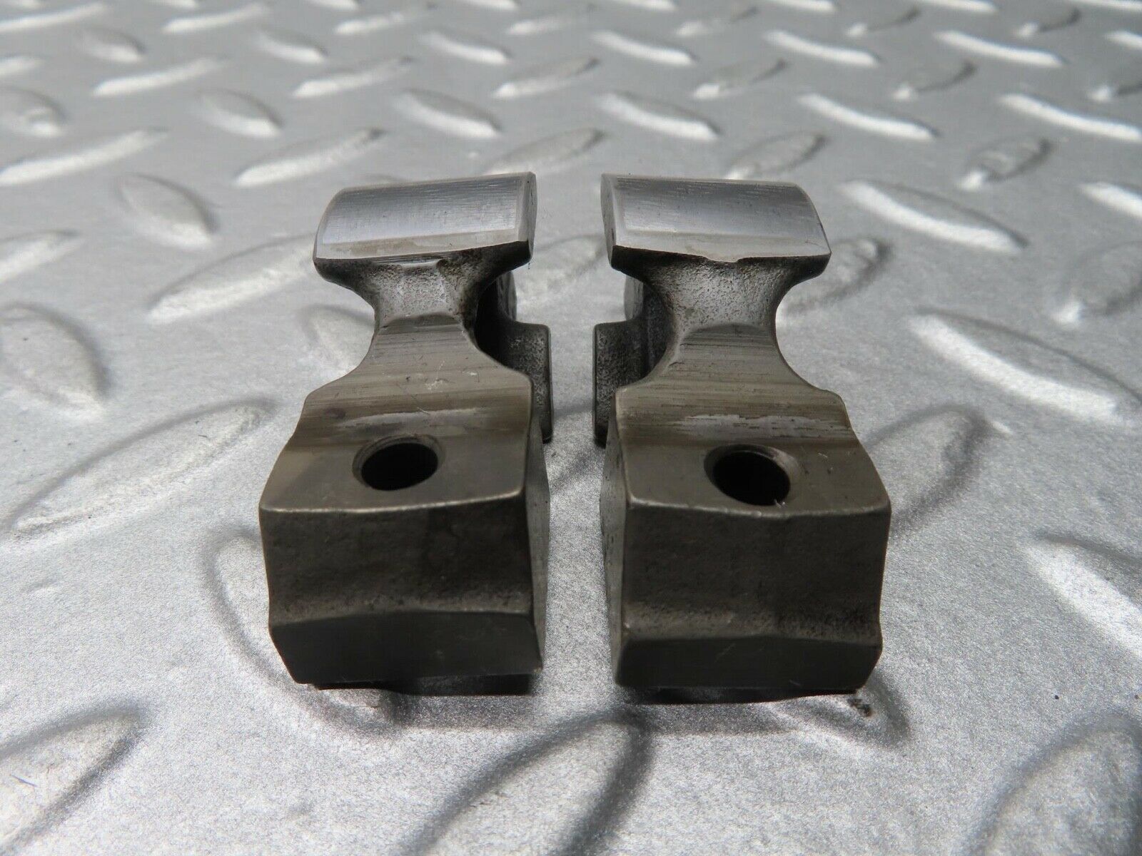 16563 Mercedes-Benz C107 350SLC Coupe Valve Rocker Arm With Retaining Spring