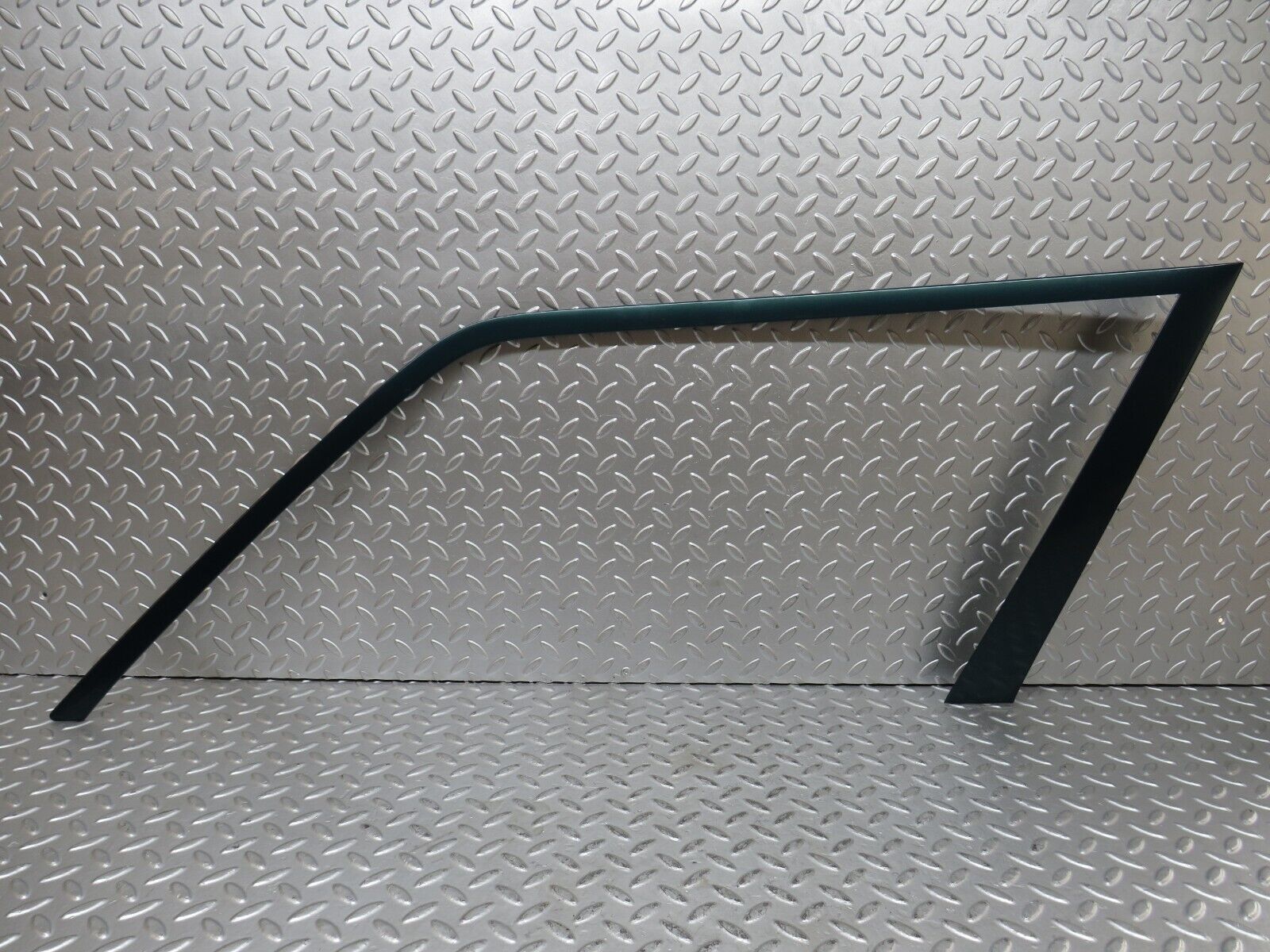 27822 Mercedes-Benz S124 300TE Front Right Exterior Door Frame