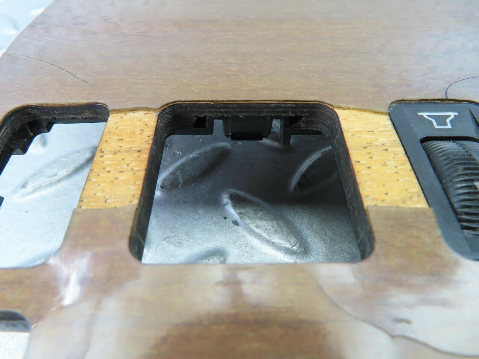 9288 Mercedes-Benz C124 300CE Coupe Centre Console Wood Panel 1246830700