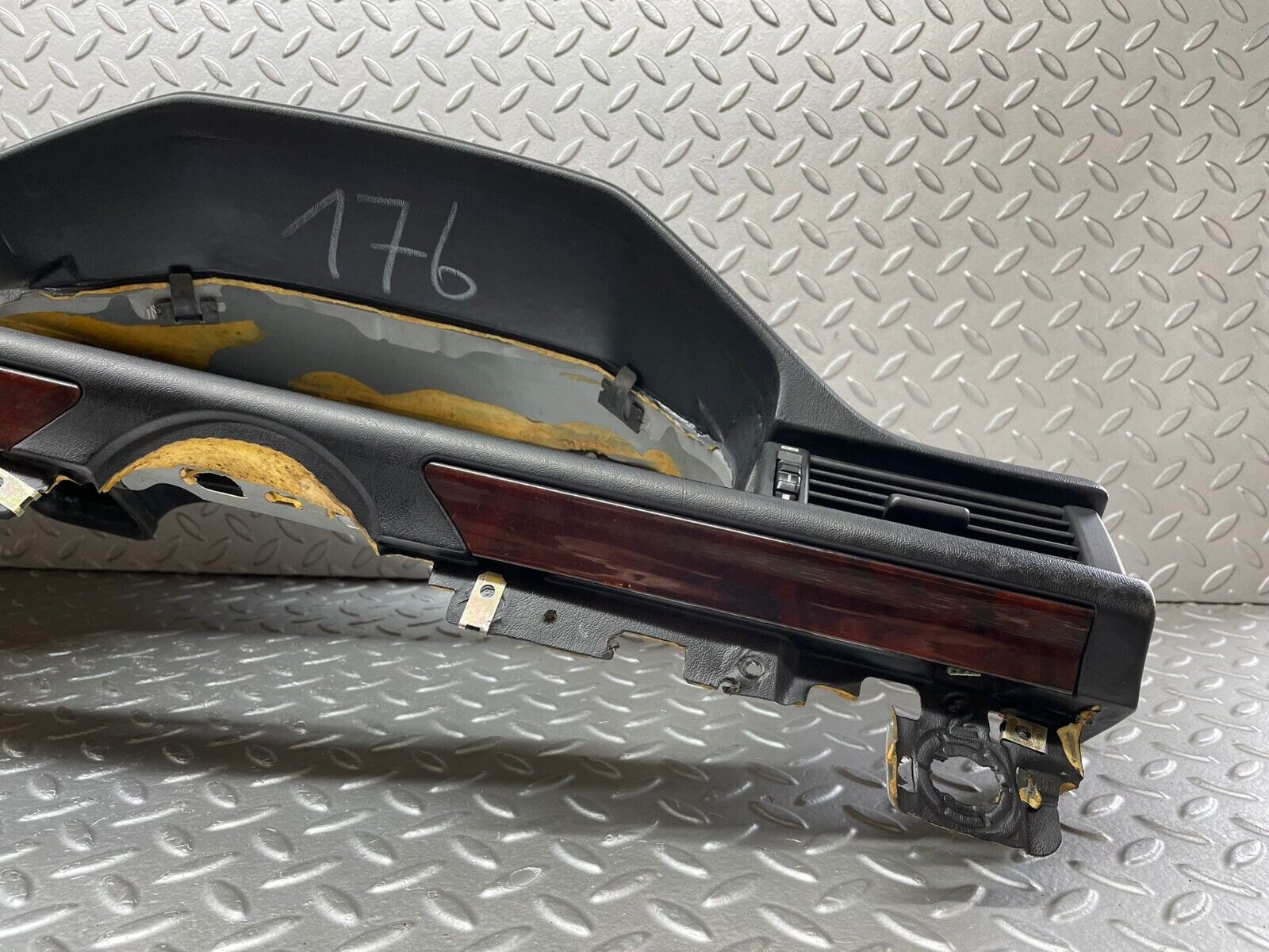 37966 Mercedes-Benz A124 320E Cabriolet Dashboard Black