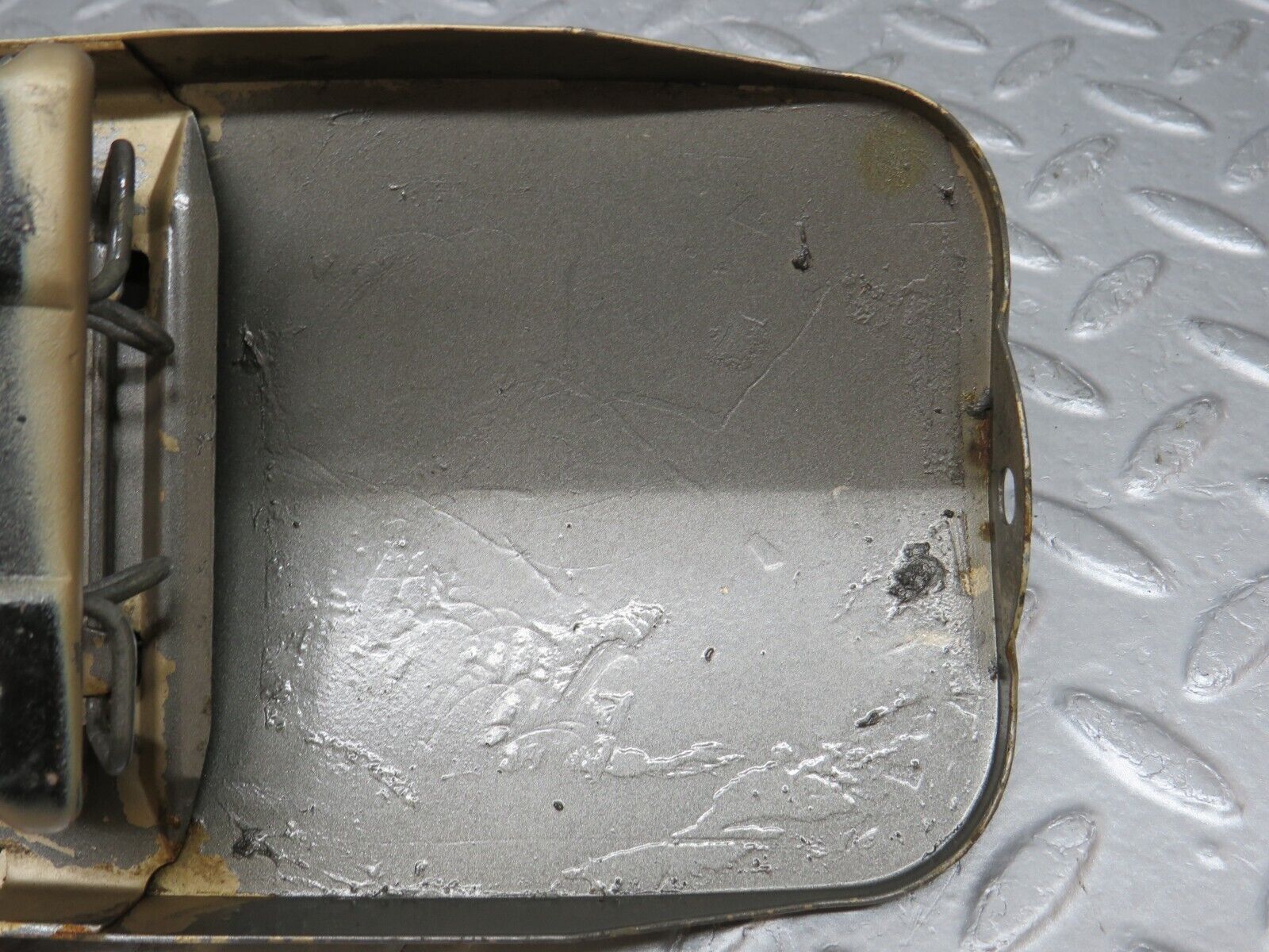 36007 Mercedes-Benz W126 420SE Fuel Tank Flap Cap