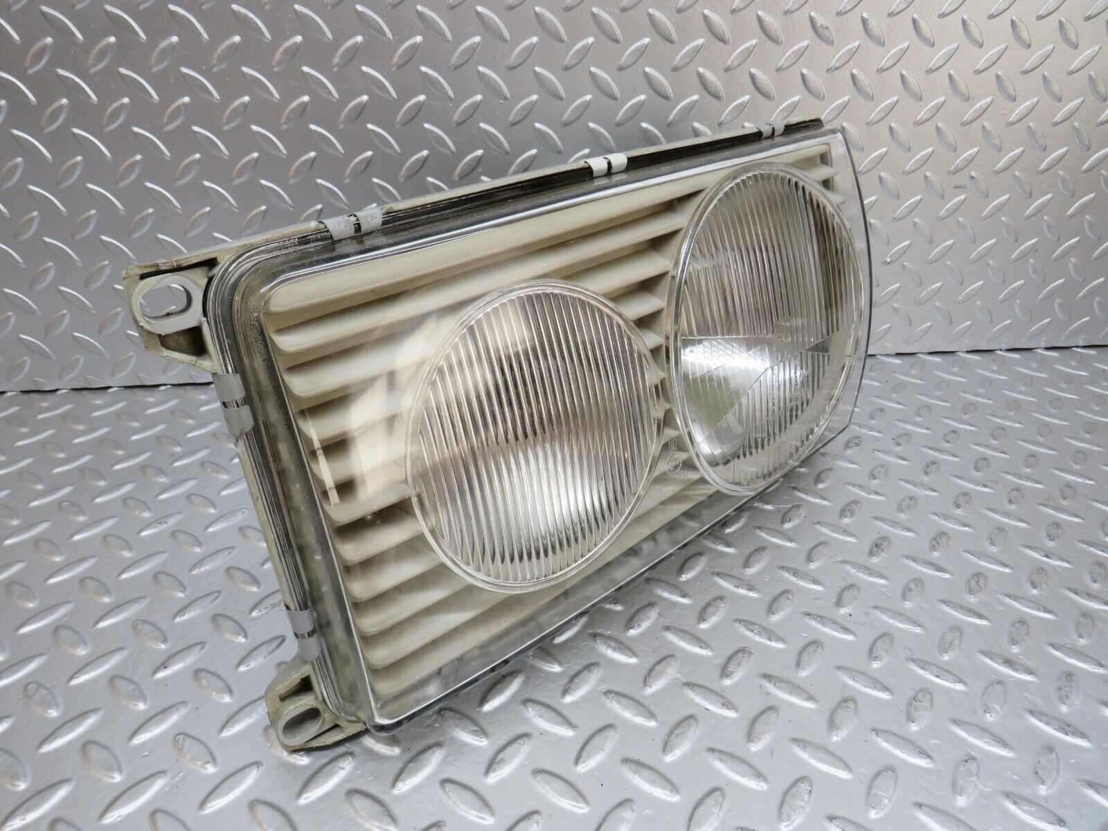 25398 Mercedes-Benz W123 200 Headlight Left Hella 11768300