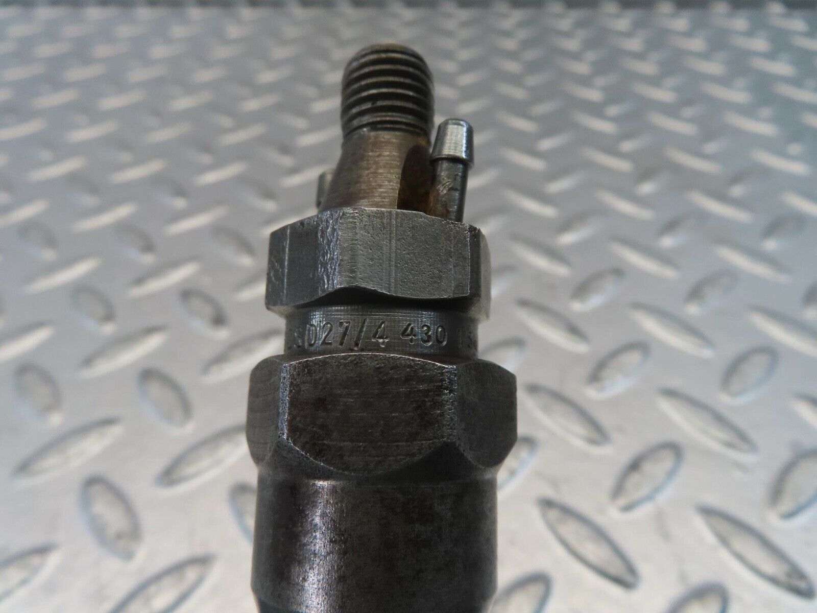 10984 Mercedes-Benz W115 220D Fuel Injector Bosch KCA30sd27/4