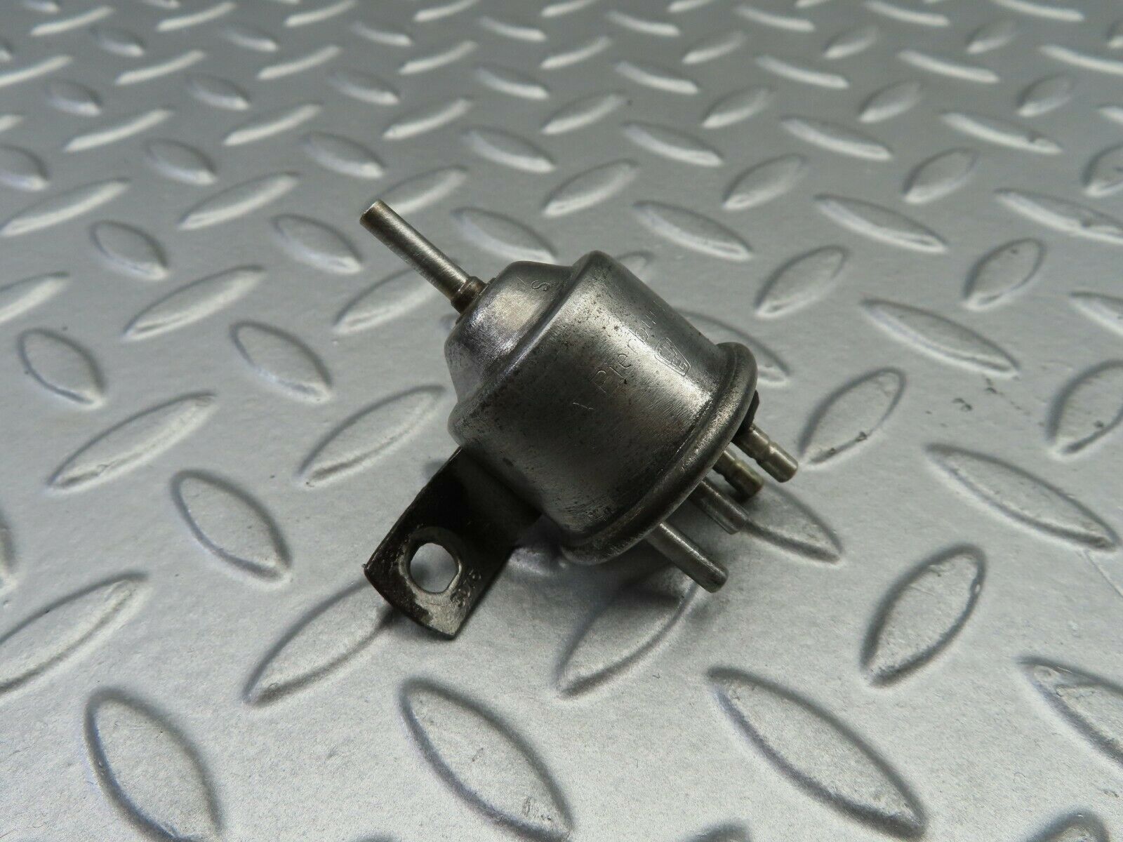 7139 Mercedes-Benz C107 350SLC Coupe Vacuum Valve Pierburg