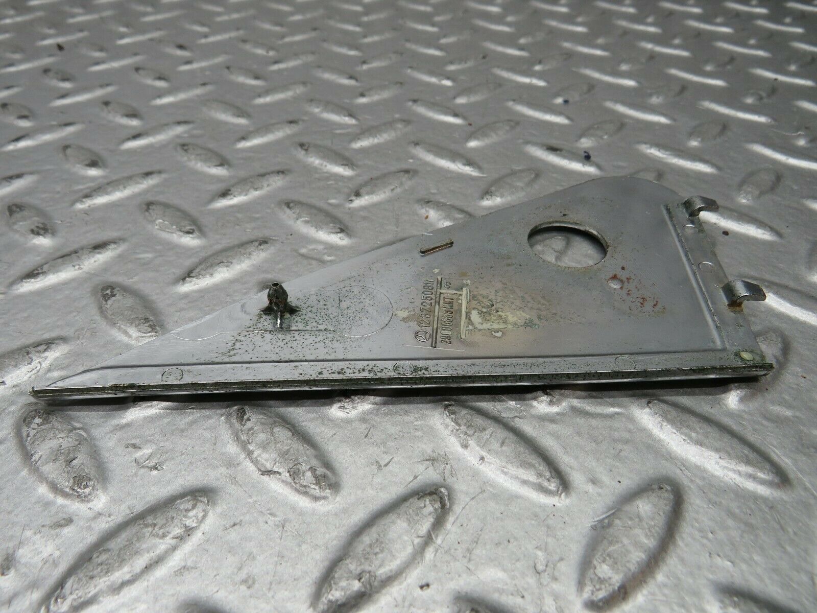 22084 Mercedes-Benz S123 280TE Wagon Mirror Triangle Cover Right 1237250811