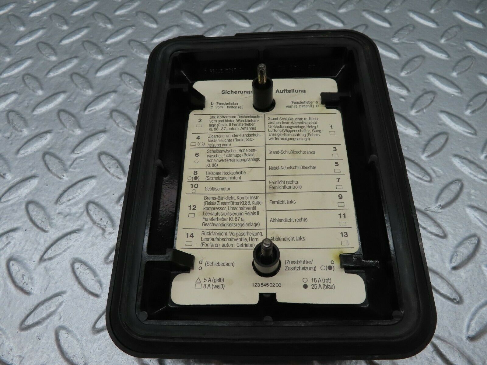 17973 Mercedes-Benz W123 200 Fuse Box Cover Lid 1235400082/1235450200