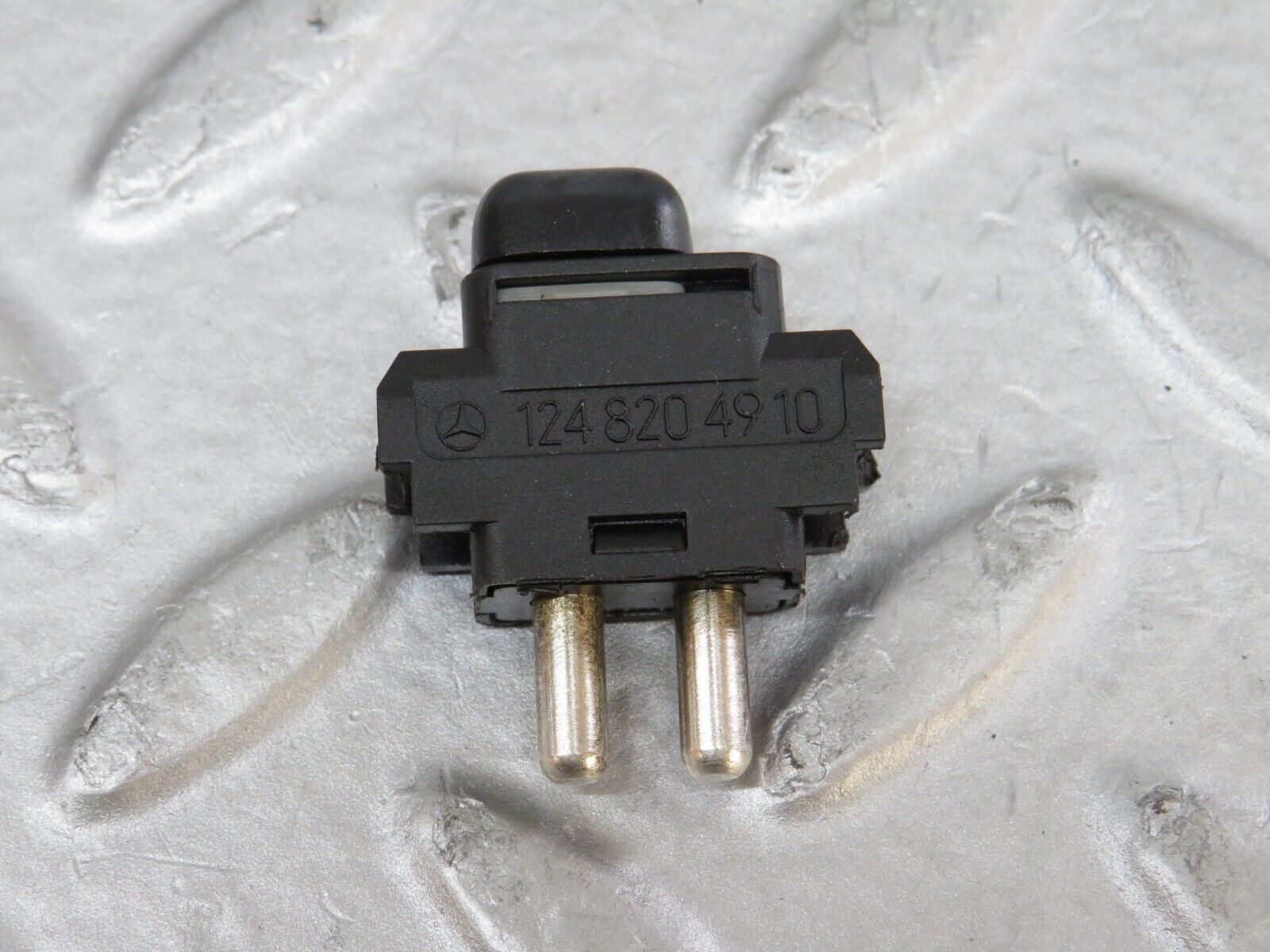 36909 Mercedes-Benz C126 420SEC Coupe Child Lock Control Switch 1248204910