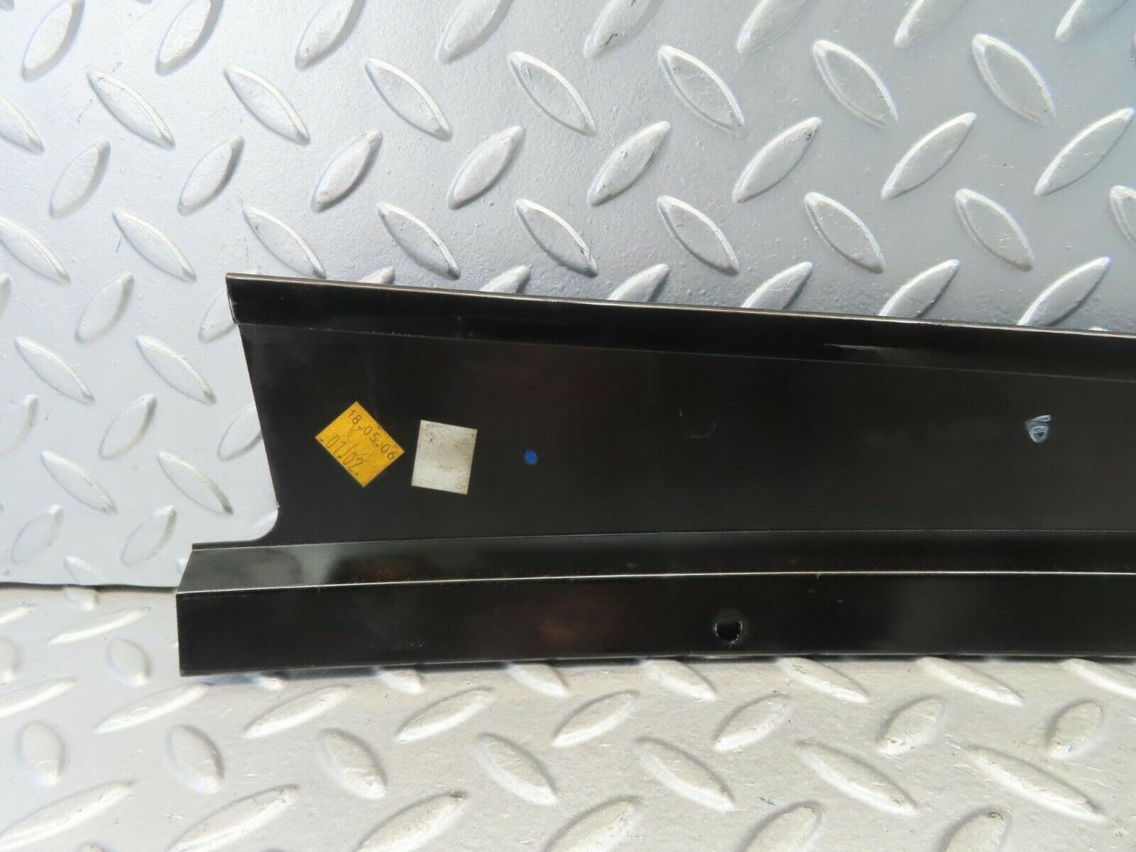 11157 Mercedes-Benz W221 S320 Rear Right Door Window Channel 2216901487