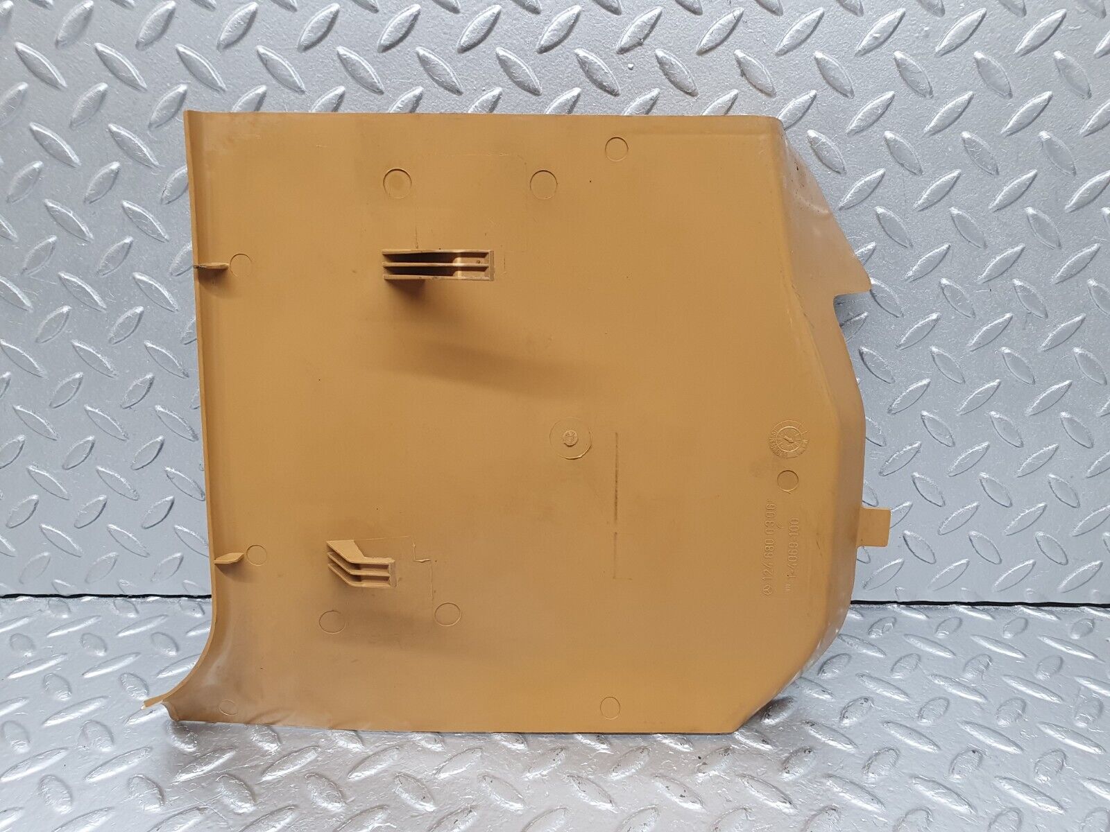 41385 Mercedes-Benz W124 200E Front Right Kick Panel Palomino 1246800306