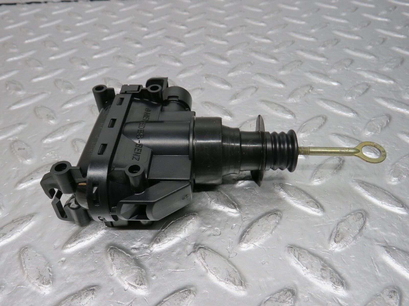 32447 Mercedes-Benz S124 300TE Wagon Door Lock Vacuum Actuator Front Left