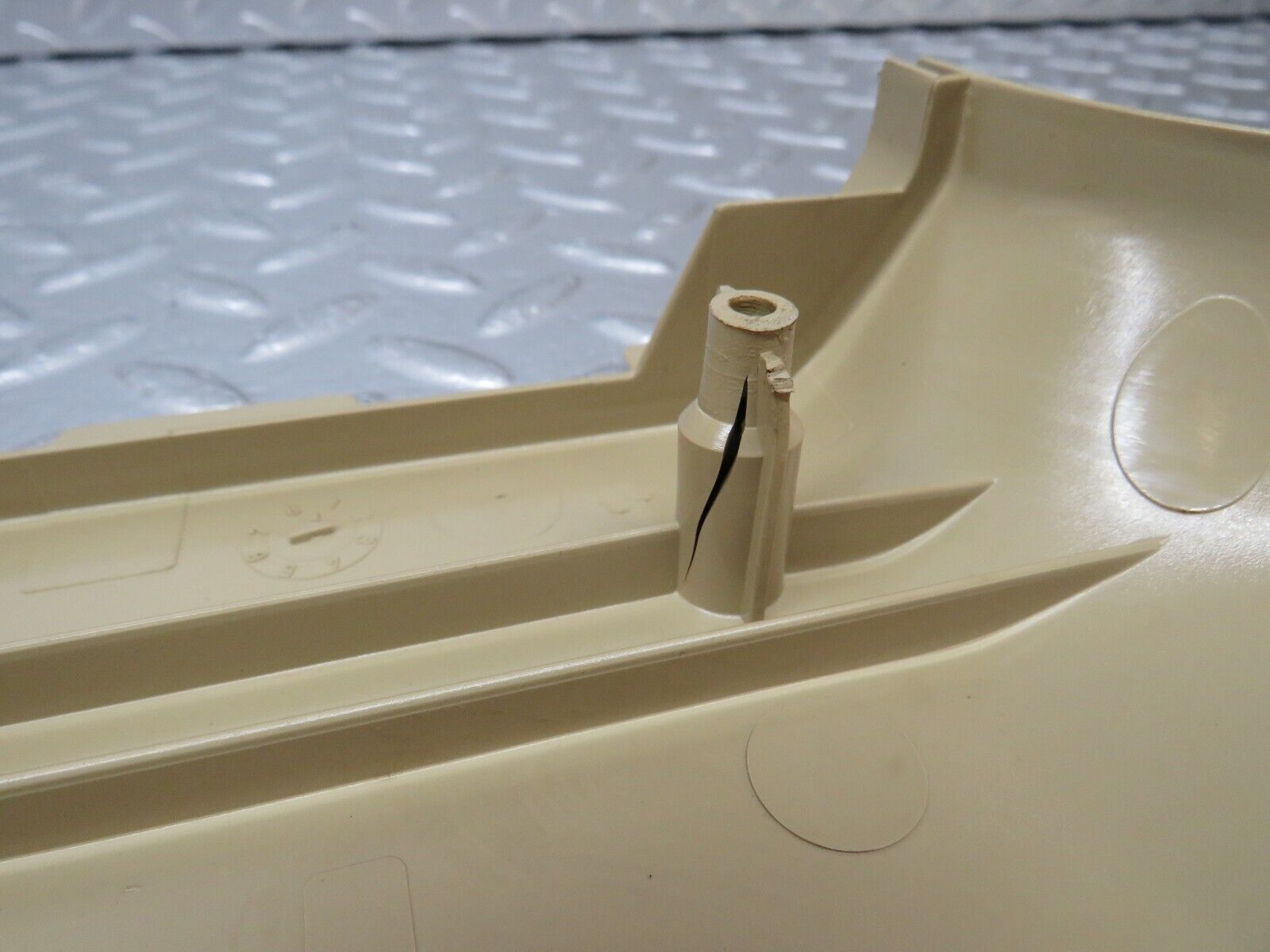 34013 Mercedes-Benz W124 260E B Pillar Bottom Cover Left Beige 1246920322