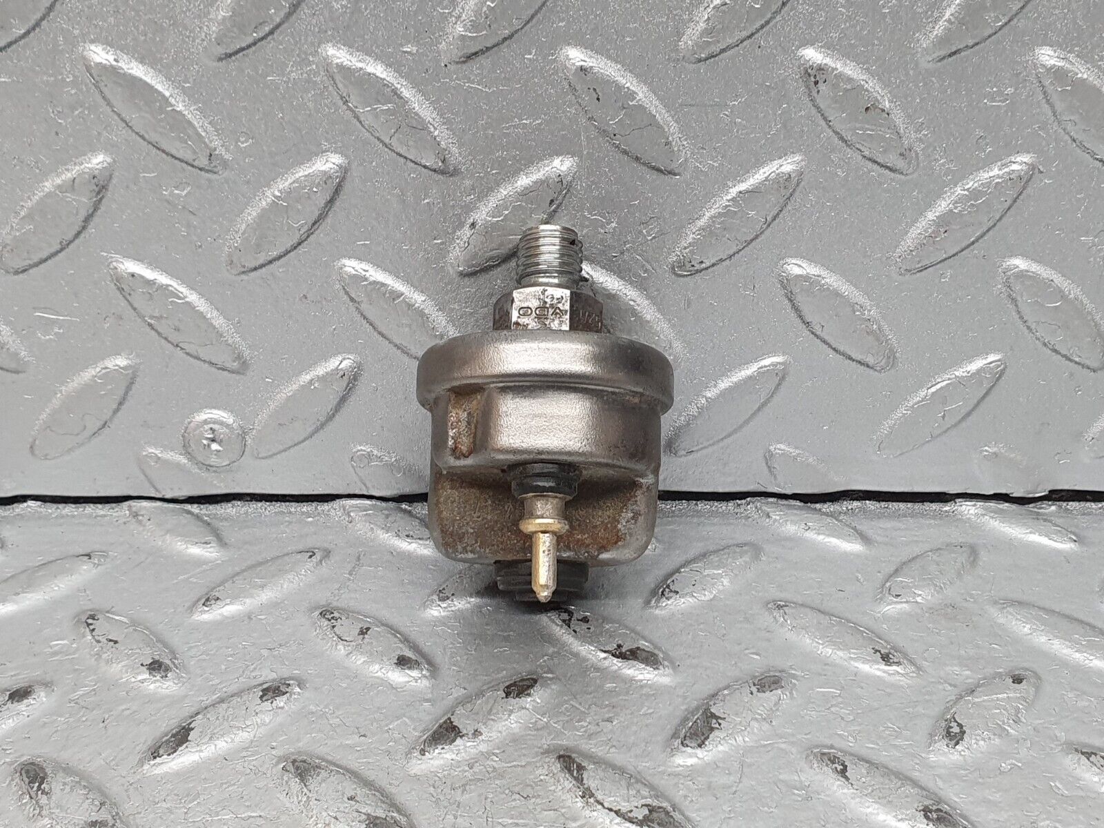 41267 Mercedes-Benz W126 300SE Oil Pressure Sensor