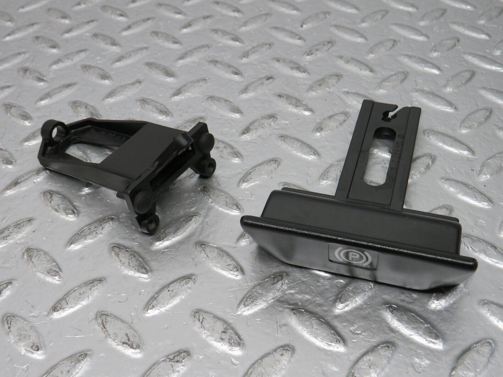 32393 Mercedes-Benz S124 300TE Wagon Parking Brake Release Handle 1244270120