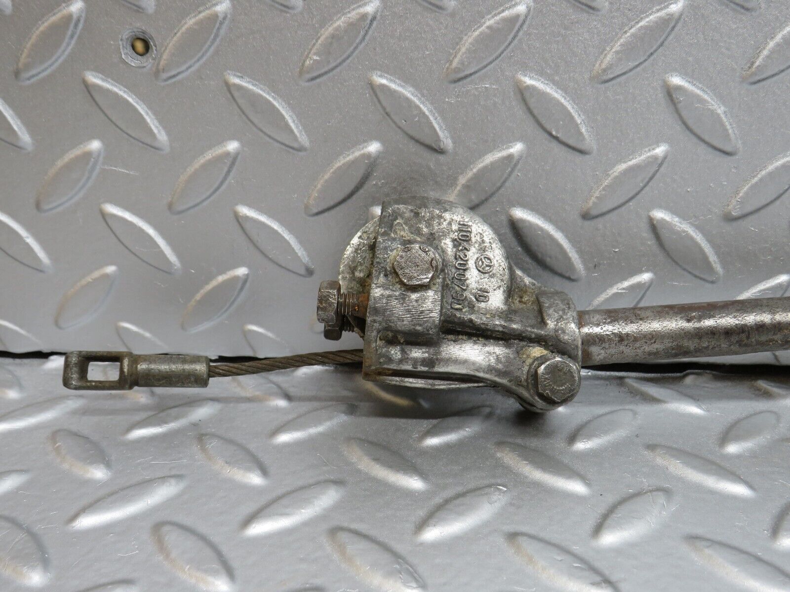 40454 Mercedes-Benz W110 230 Handbrake Cable Handbrake Pulley 1104200790