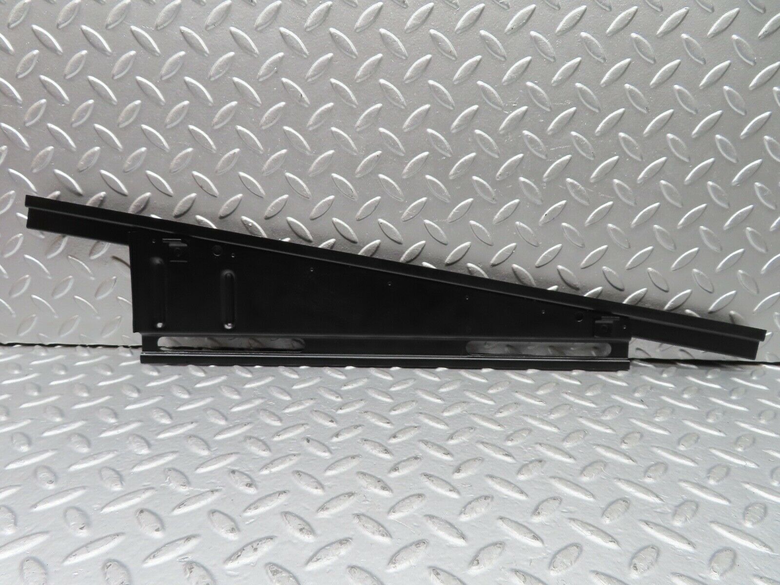 20890 Mercedes-Benz W114 250CE Coupe Right Door Window Bottom Rail