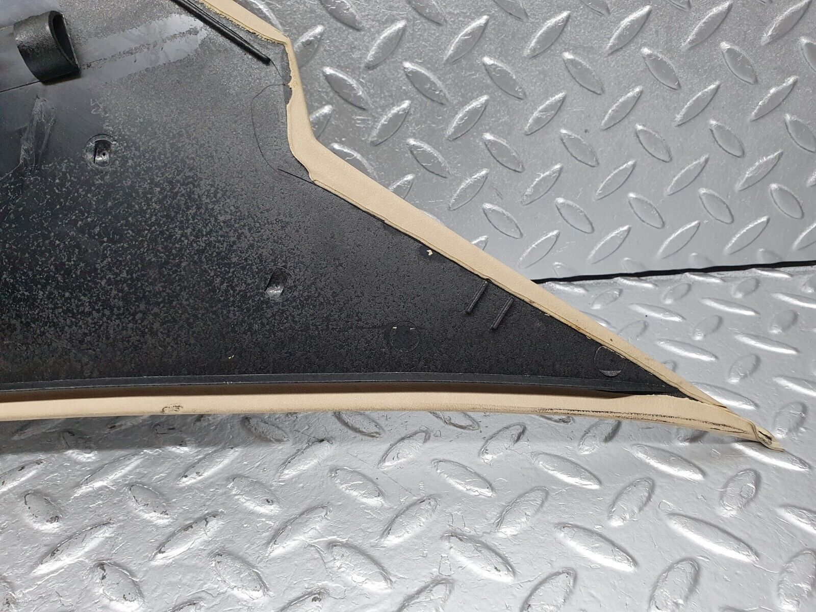 40999 Mercedes-Benz W126 300SE C Pillar Cover Right Side Beige 1266950444