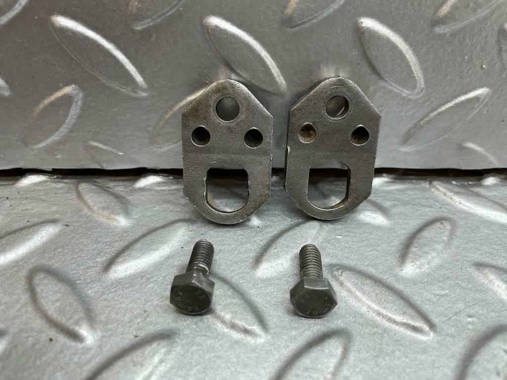 17820 Mercedes-Benz W116 350SE Fuel Injector Bracket