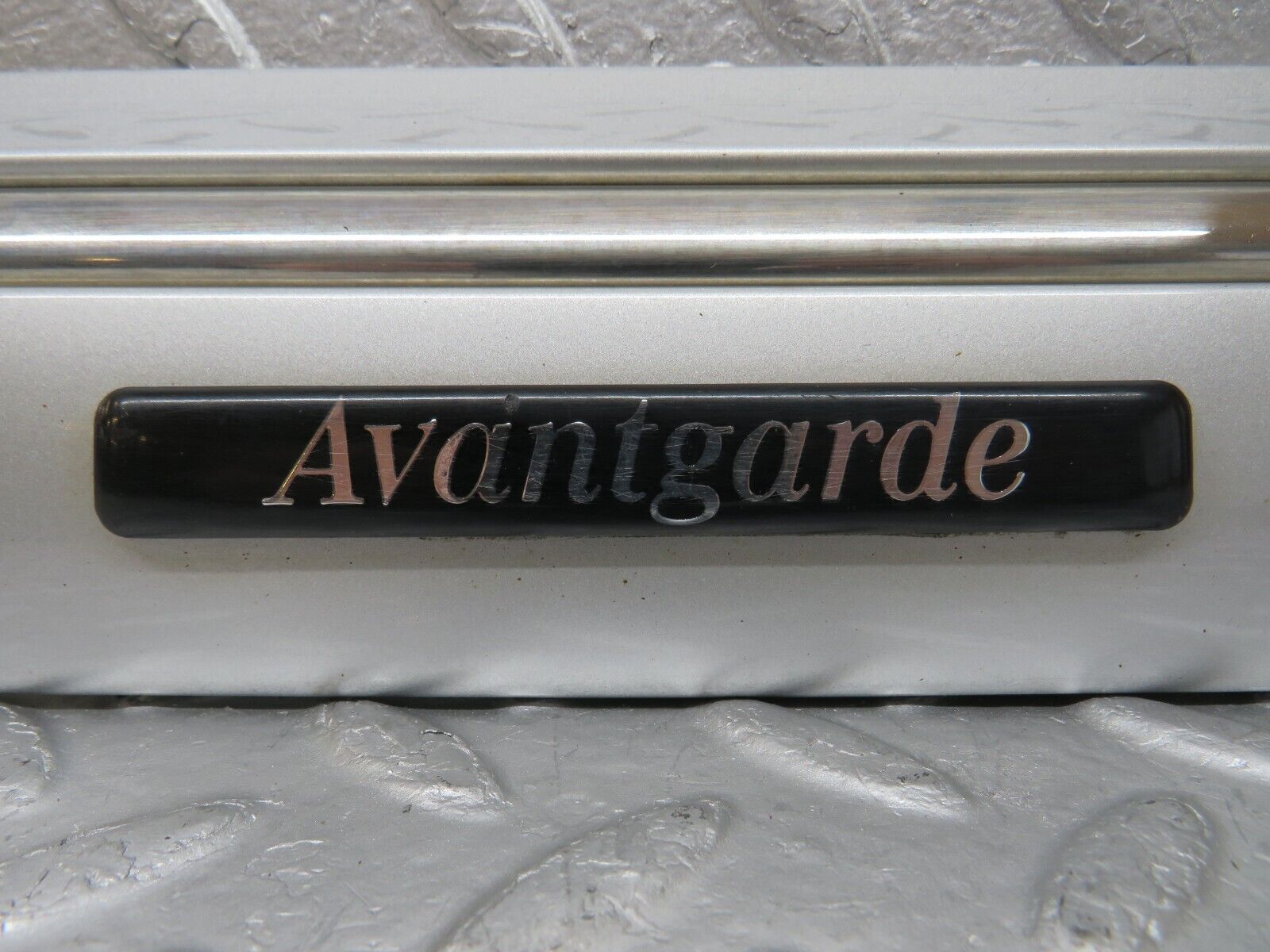 34718 Mercedes-Benz W210 320E Front Left Fender Wing Centre Moulding Trim 210690018