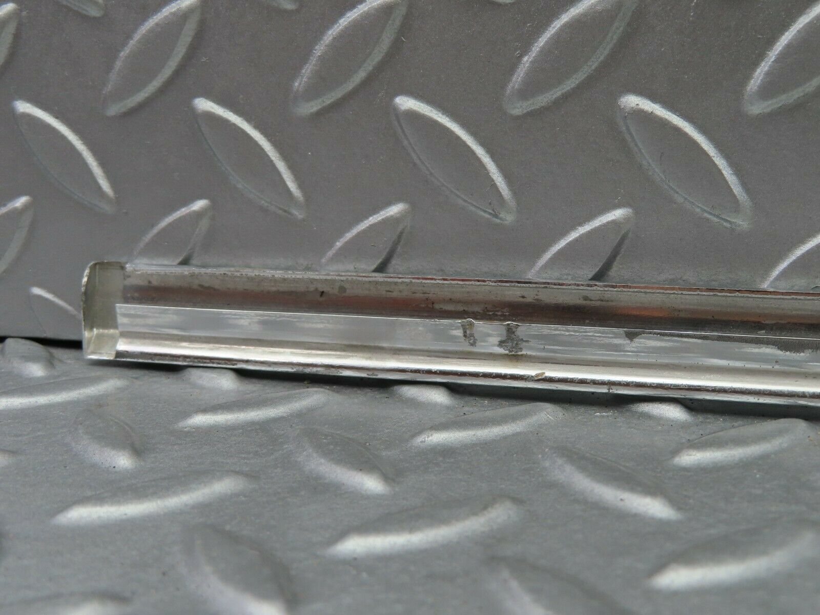 5912 Mercedes-Benz W123 200 Front Right Door Chrome Moulding Trim