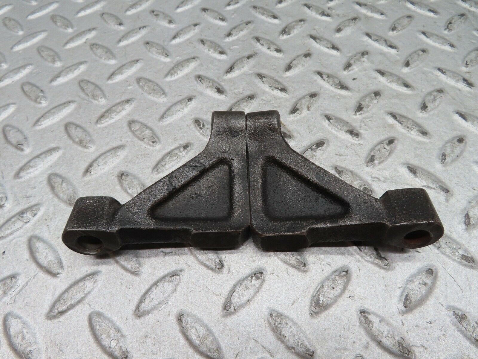 17873 Mercedes-Benz W116 450SEL Engine Mount Bracket Pair 1160110995