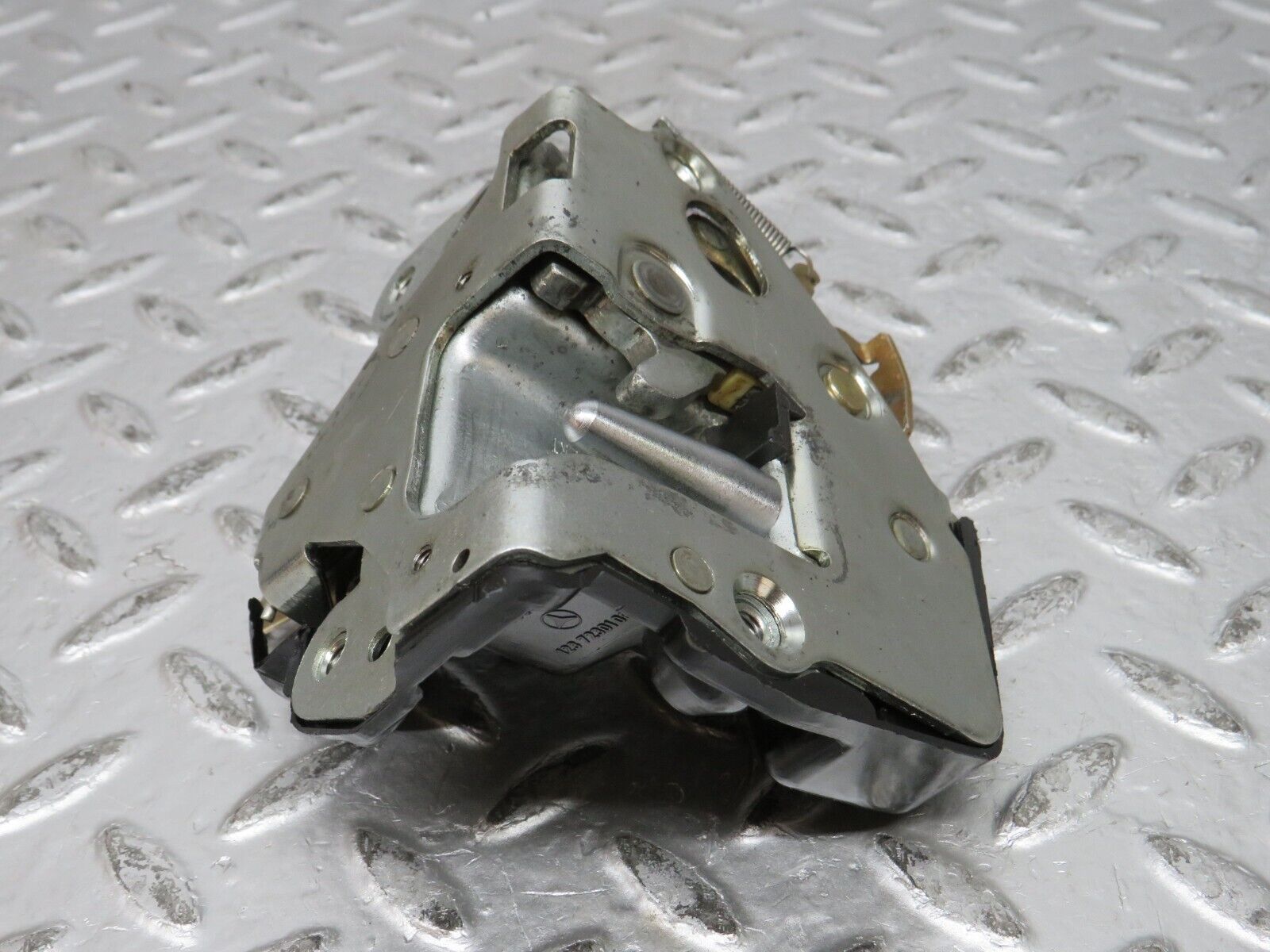 32142 Mercedes-Benz W123 230E Front Left Door Lock Mechanism 1237230108