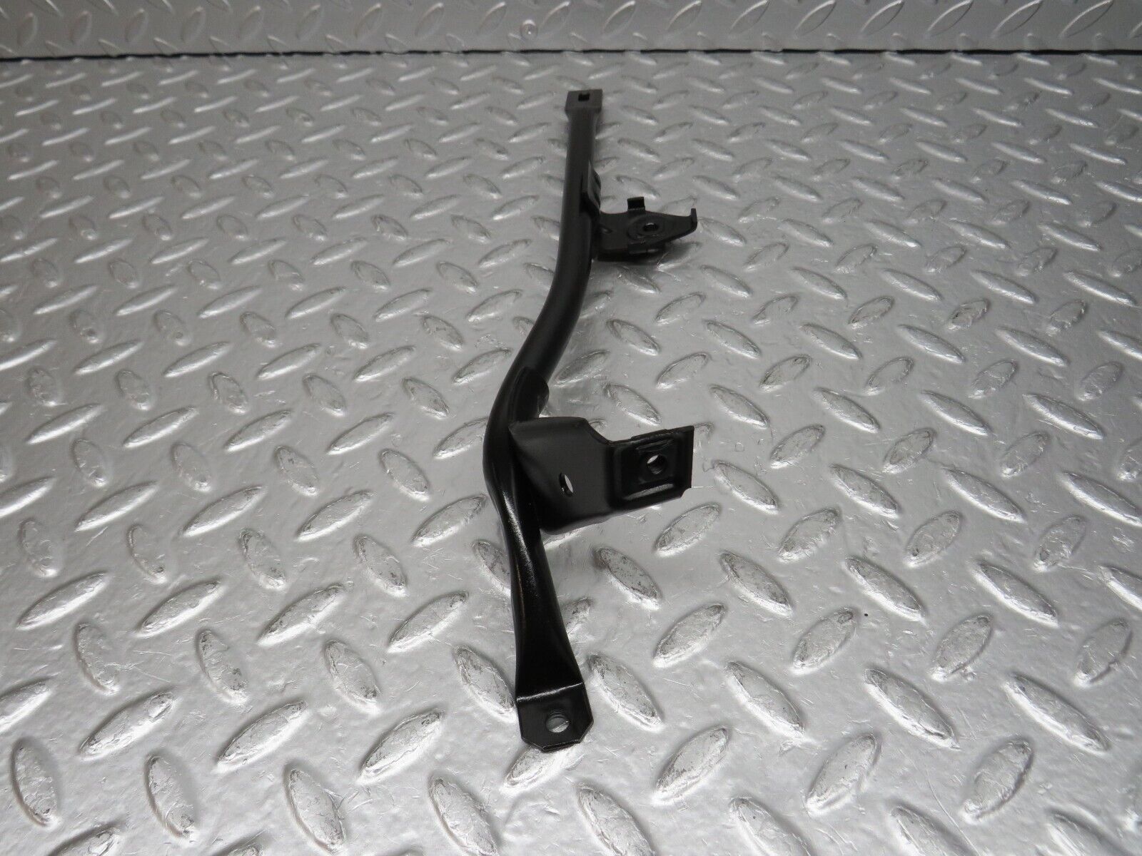 32540 Mercedes-Benz S124 300TE Wagon Horn Bracket