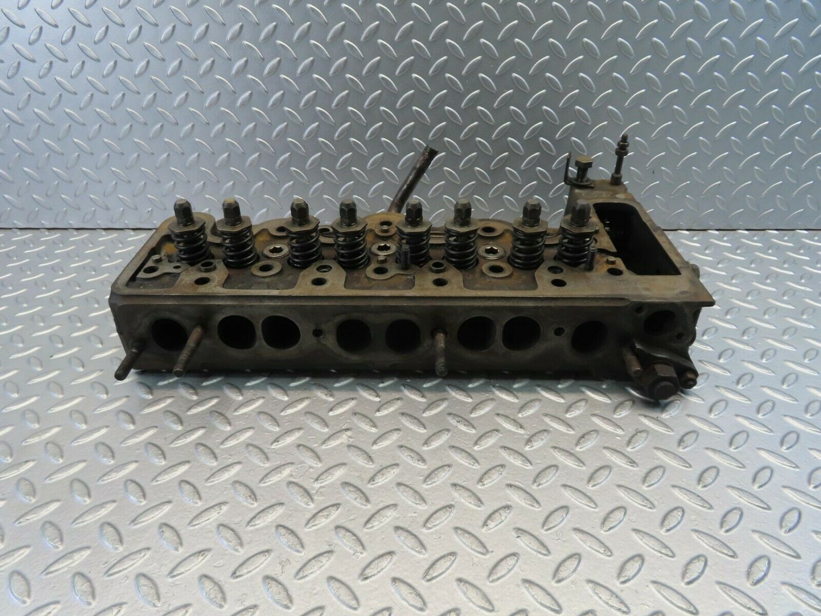 10948 Mercedes-Benz W115 220D Cylinder Head OM615.913