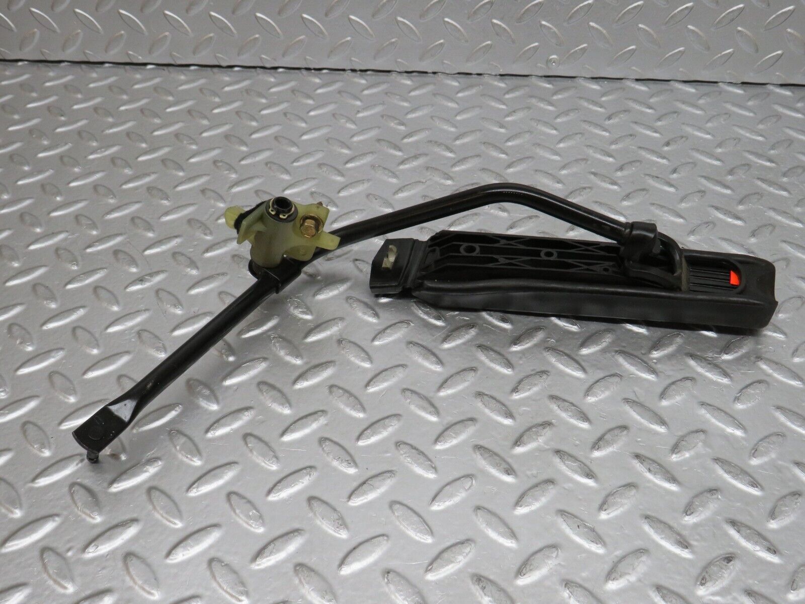 29333 Mercedes-Benz W124 230E Accelerator Pedal With Rubber 1233010082