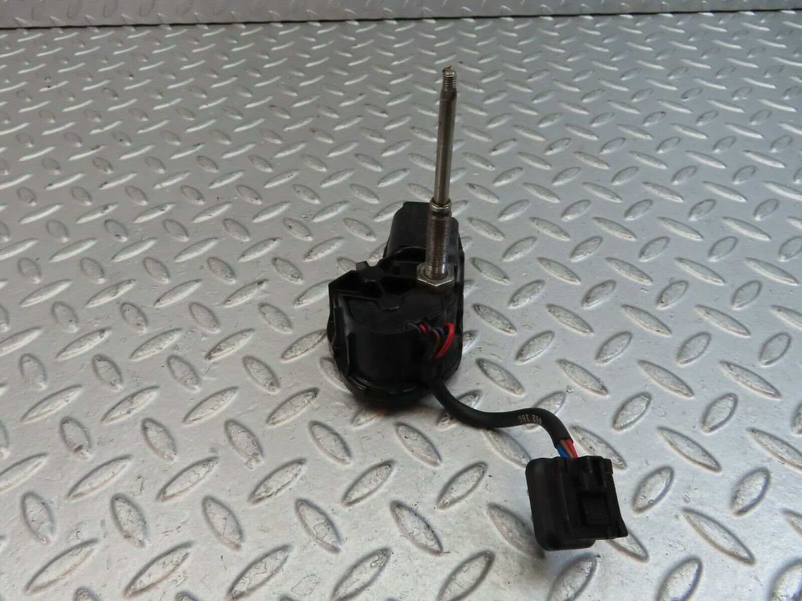 9605 Mercedes-Benz C123 280CE Coupe Headlight Wiper Motor Right 1238201342