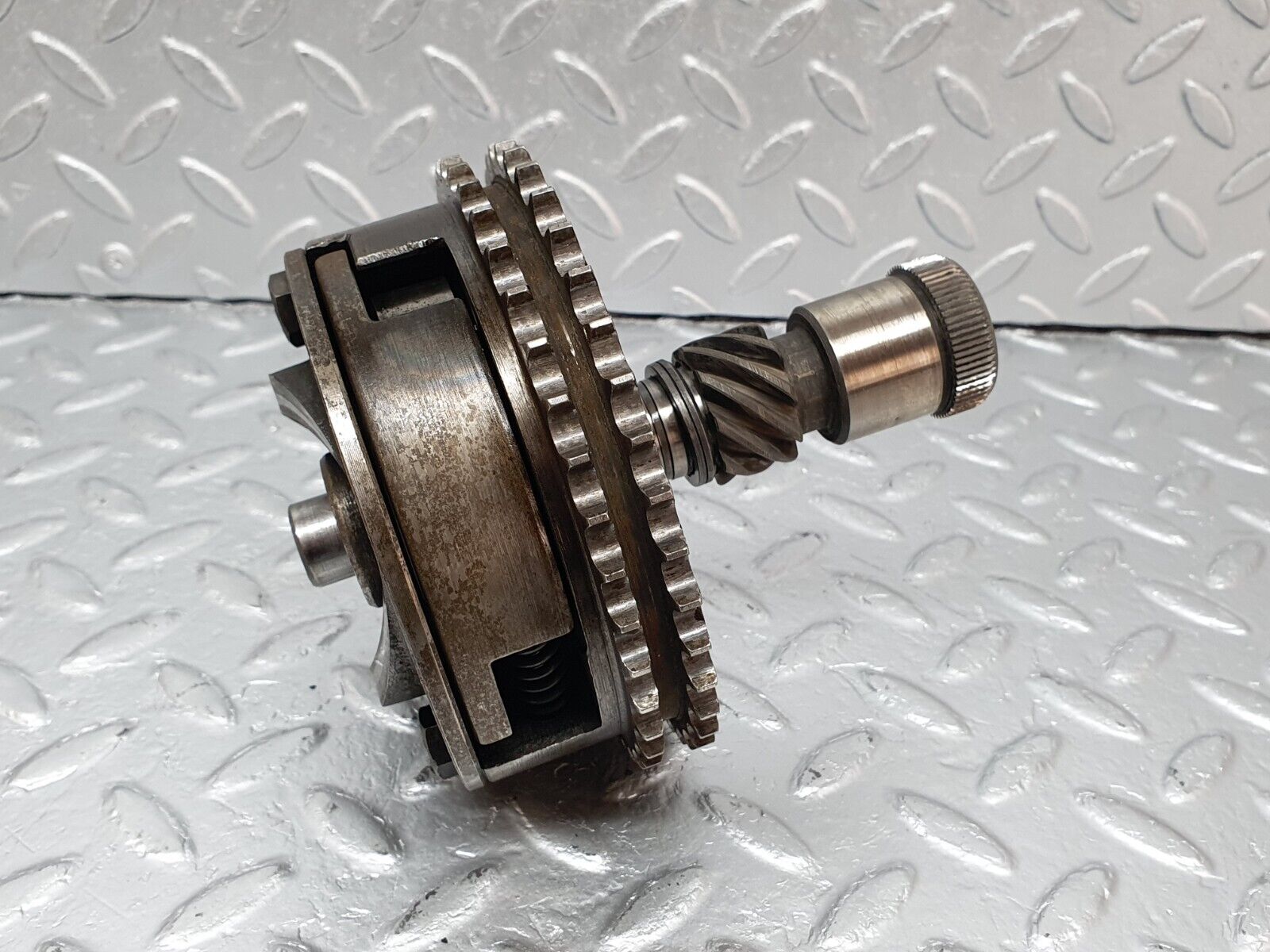 40871 Mercedes-Benz W123 240D Intermediate Timing Gear Shaft