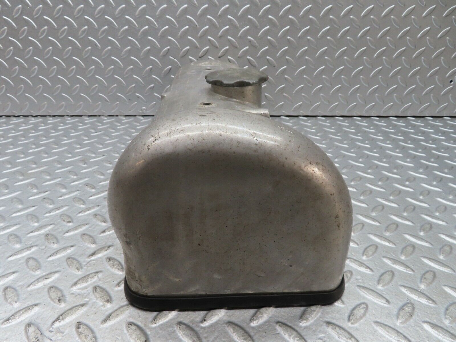 18973 Mercedes-Benz W121 190b Ponton Cylinder Head Valve Cover 1210100630