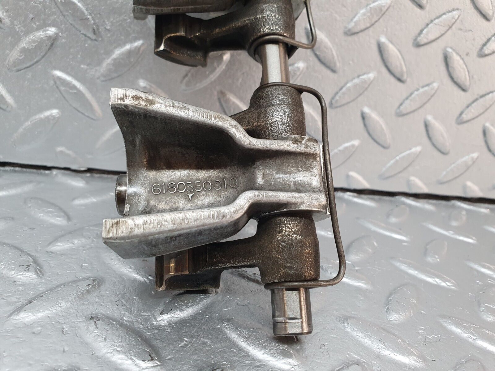 40868 Mercedes-Benz W123 240D Camshaft Rocker Arms 6160550010