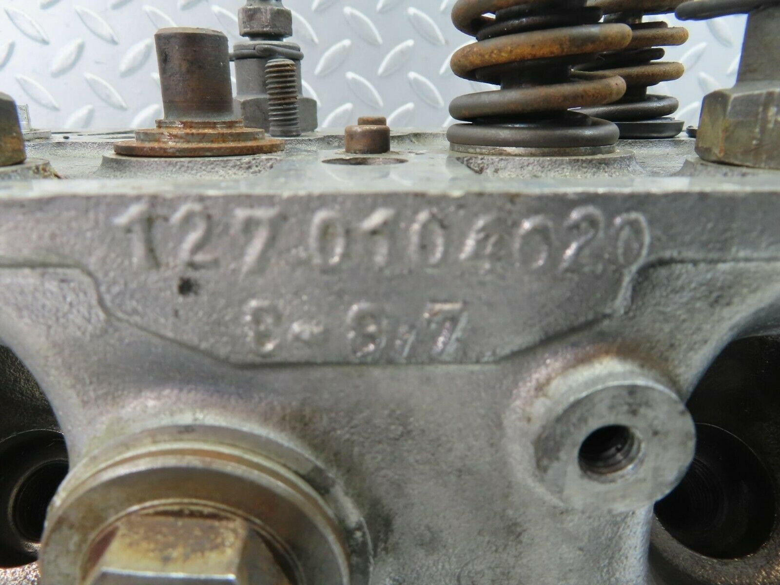 8666 Mercedes-Benz W111 Cylinder Head 1270104020