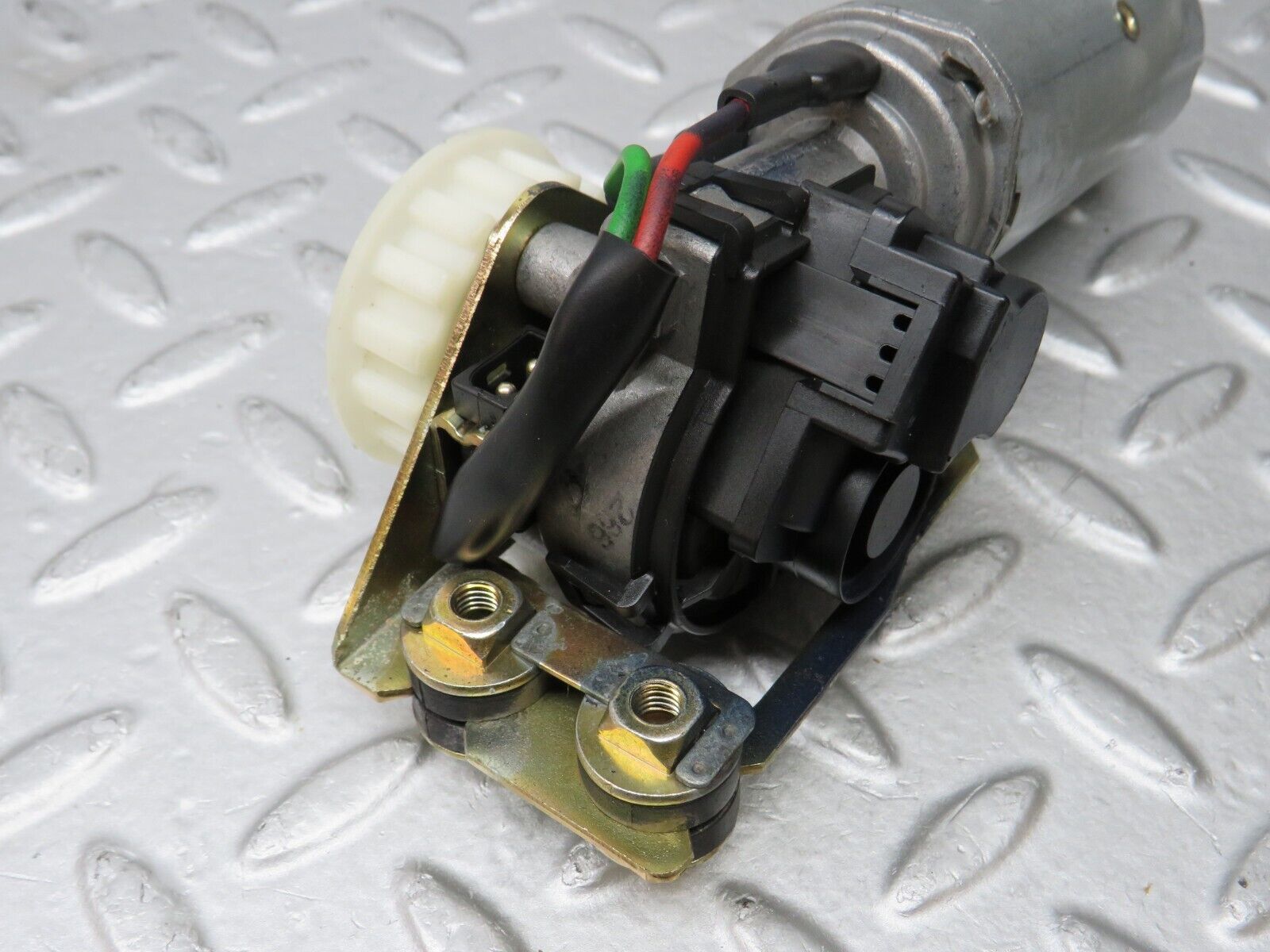 36821 Mercedes-Benz R129 300SL-24 Front Right Seat Adjustment Motor Bosch 1298202442 0390206656