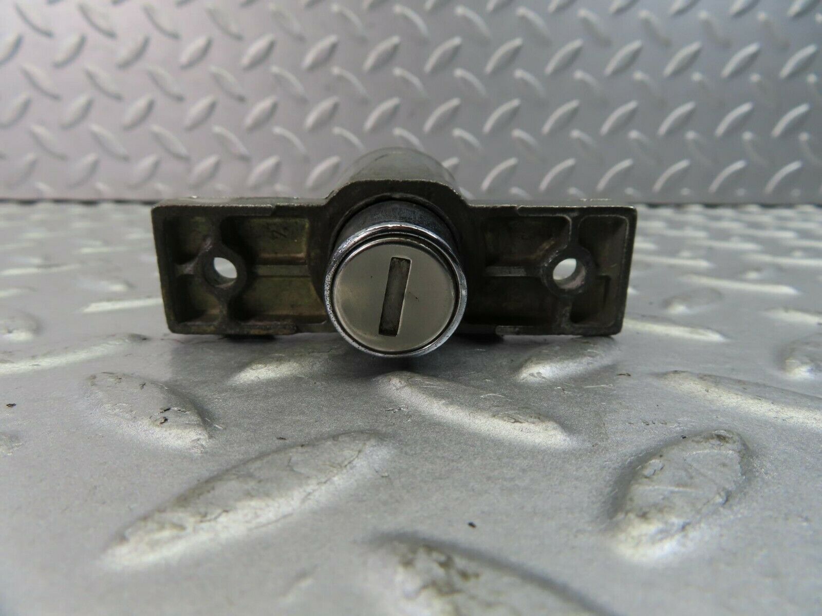 8996 Mercedes-Benz W115 Trunk Lock No Key 1157500091