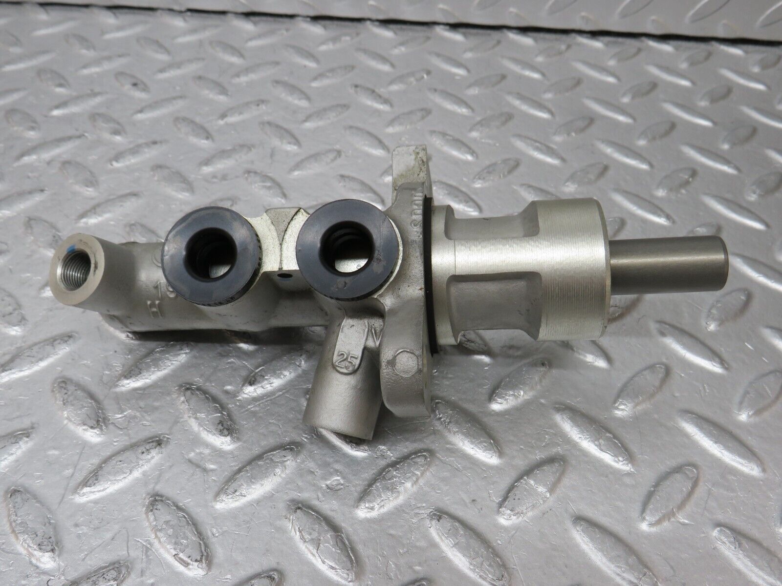 34775 Mercedes-Benz W210 320E Brake Master Cylinder