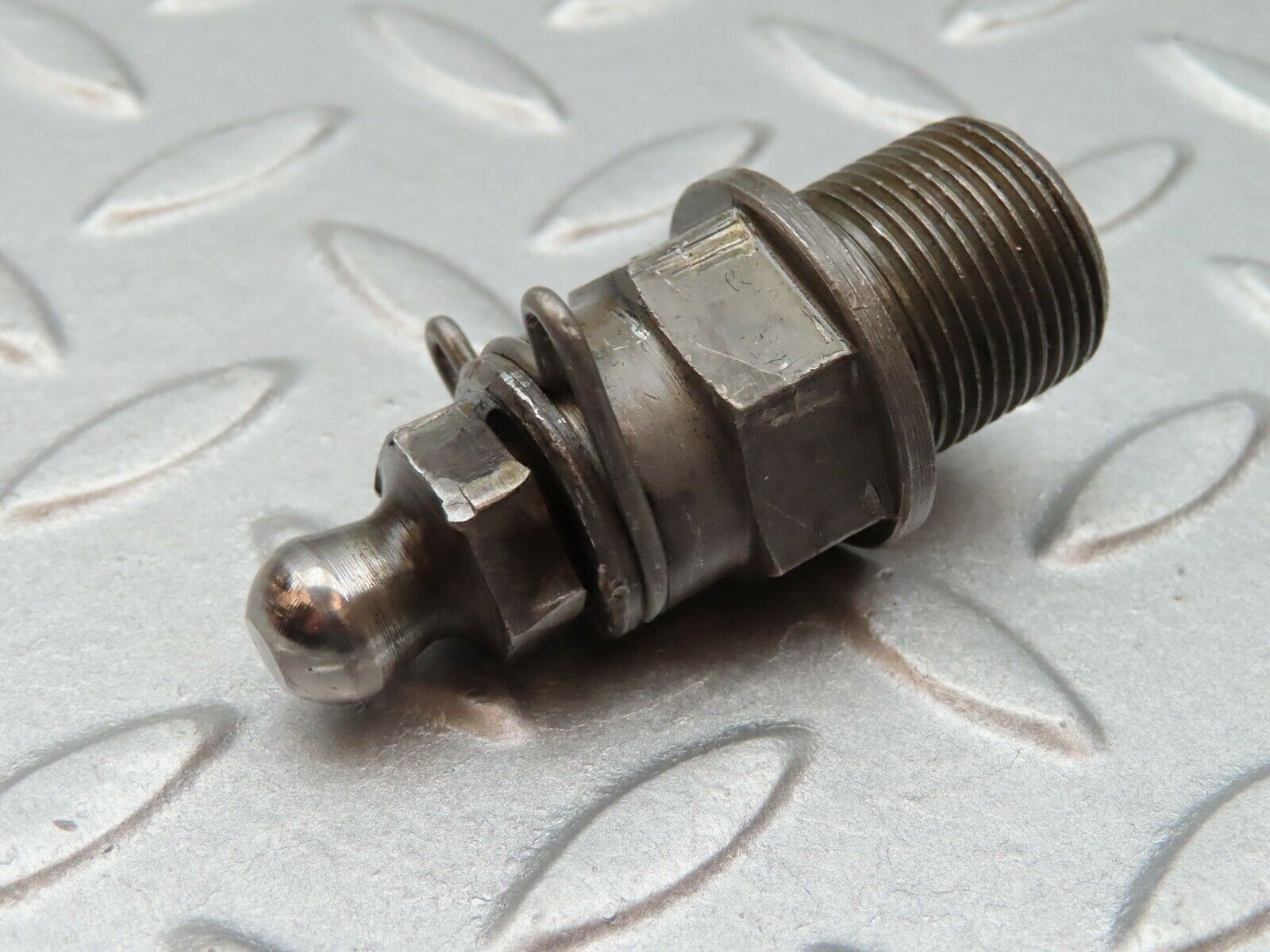 3547 Mercedes-Benz W108 280SE Ball Studs For Rocker Arm Mounting (Timing)