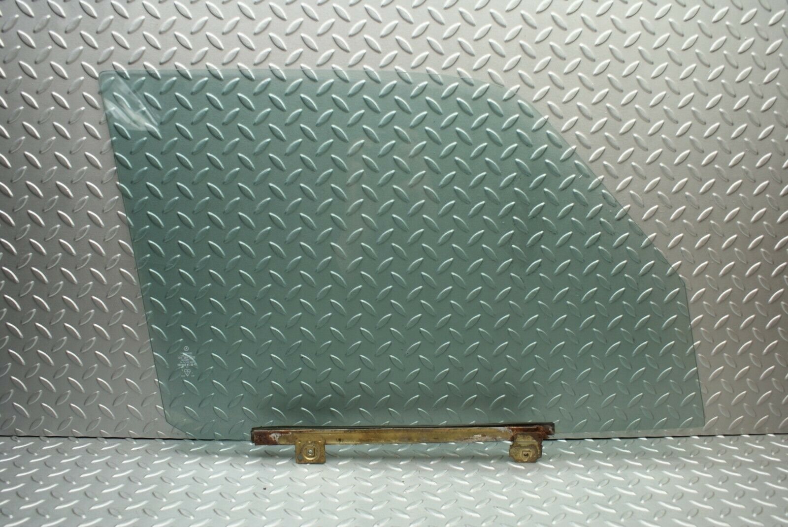 2561 Mercedes-Benz W116 350SE Front Left Door Glass