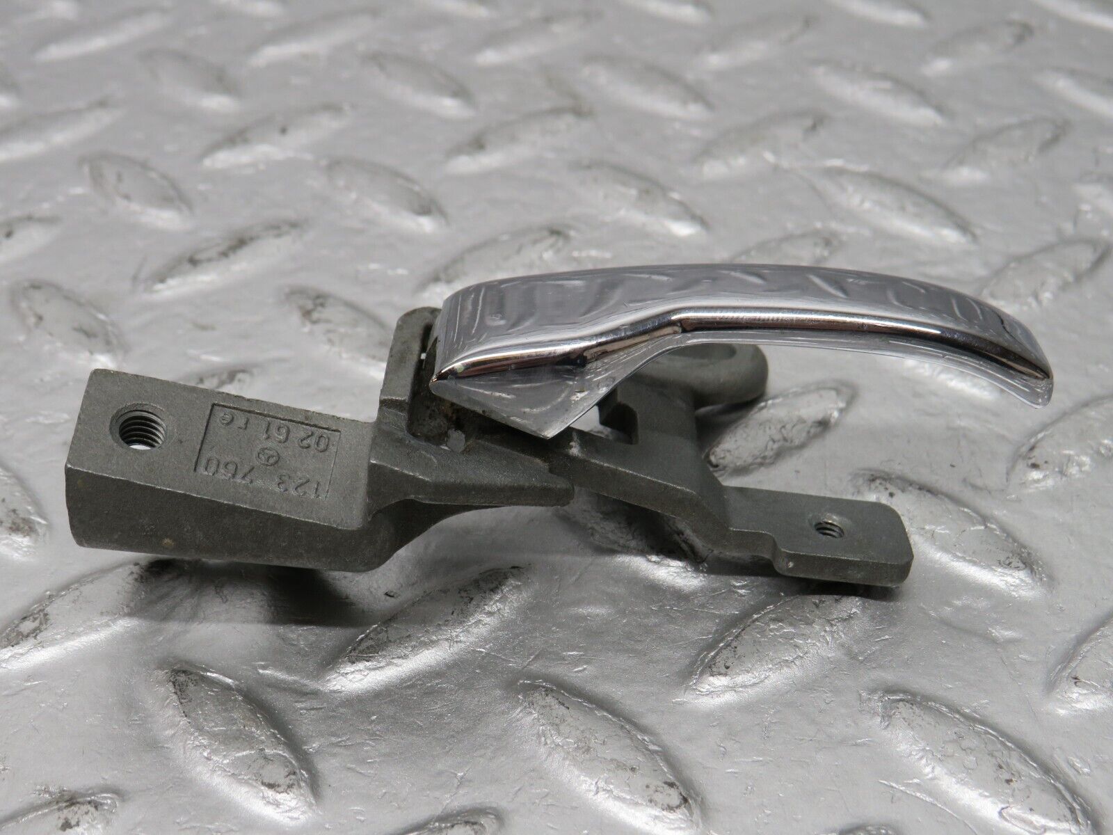 33668 Mercedes-Benz C123 280CE Coupe Right Interior Door Handle 1237600261