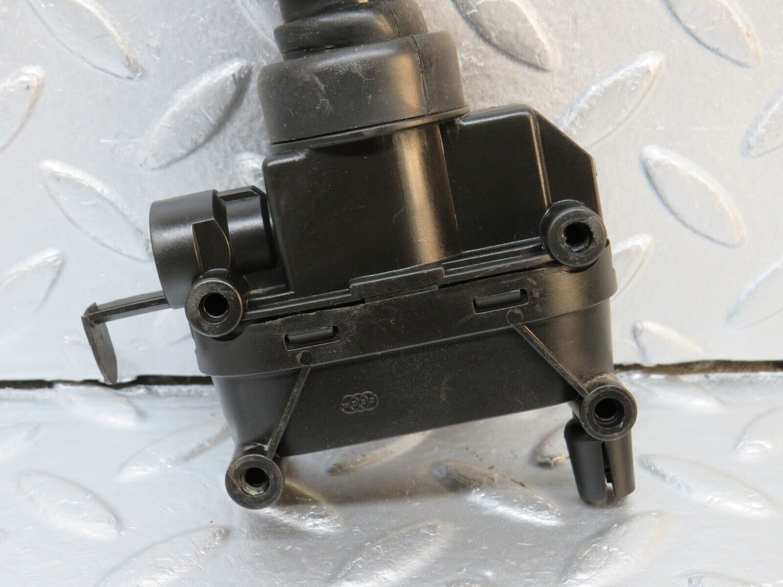 39739 Mercedes-Benz R129 320SL Coupe Door Lock Vacuum Actuator